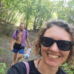 Rückweg zum Auto. Gute Laune nach der Erfrischung.