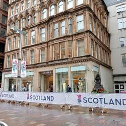 Love the sculpture made of twigs