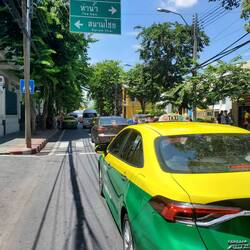 Besser als Autobahn: Der Stadtverkehr ist langsam und bunt.