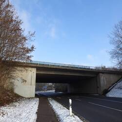 Der Frankenweg HW8 unterquert hier die Autobahn A6