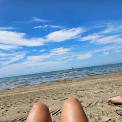 Heisse Sonne, heisser Sand, erfrischendes Mittelmeer