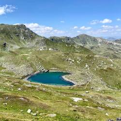 Auf dem Rückweg sind wir wieder am schönen Bergsee in Herzform vorbeigekommen.