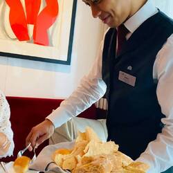 Unser Assistant Waiter - zukünftiger Chef de Service - er ist einfach super