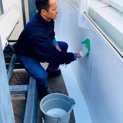 Sslbst an den unbequemsten Stellen auf alleinigem Posten wird geputzt