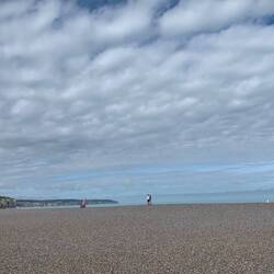 Etwas steinig, der Strand.😅