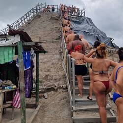 Vulkan Totumo und viele Verrückte die in Vulkanschlamm wollen