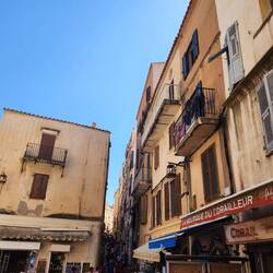 Place Montepagano, Bonifacio