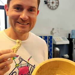 orris root. Looks like bones 🤣. 5years to grow. 5years to dry.