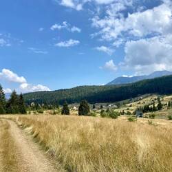 Ankunft im wunderschönen Ort Dugaivë