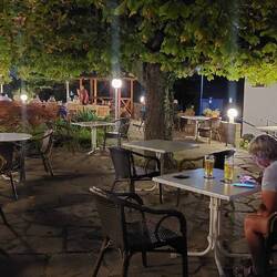 Im Biergarten unseres Hotels lassen wir den Abend ausklingen!