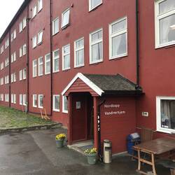 das vis à vis einer kleinen Fischfabrik liegt (die ich geflissentlich ausblende 😉)