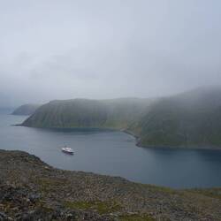 da kommt das nächste Hurtigruten-Schiff nach Honningsvåg (es ist die Nordkapp)