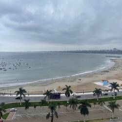 Die graue und raue Küste Limas