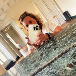 Champagne museum selfie