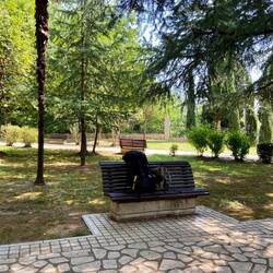 In diesem Park sitze ich im Moment und geniesse die warmen Temperaturen.