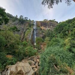 Diyaluma Waterfall von unten..