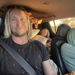 Brett's co-pilots 🤣