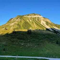 Von unserem Zimmer haben wir einen direkten Blick auf das Gennerhorn ⛰️