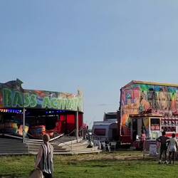 Rock'n rides at the beach 🤣