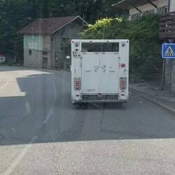 .. ma chi c'è nel furgone?😎🤣😎