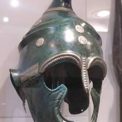 Thracian helmet 4c BC