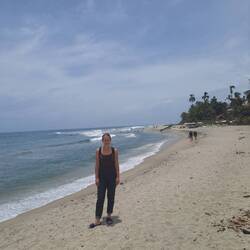 Ankunft am Stand: die Kleidung passt noch nicht ganz, wurde aber schnell mit Badesachen ersetzt