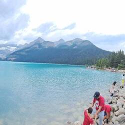 Lake Louise mit zu vielen Touris! (Panoramabild)