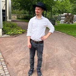 Mein Sohn Timon. Mit Hut vom Opa...