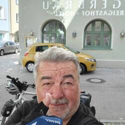 Ankunft nach 103 / 2170 km. Abgekämpft aber glücklich 😀