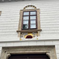 This oñd tavern is called Under the Red Hedgehog