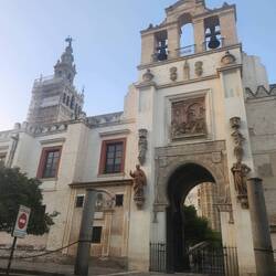 Puerta del Perdón y Patio de los Naranjos