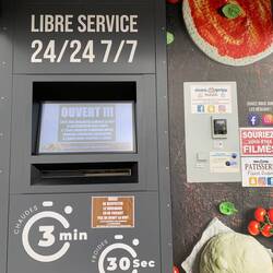 Es gibt Pizza aus dem Automaten?😳