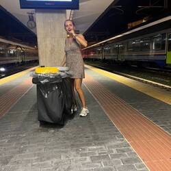 Teeth brush on a platform is normal right??