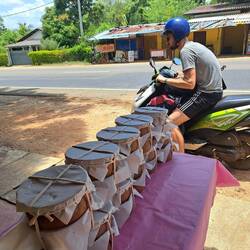 Wir kauften hier Curd, den natürlichsten Naturjoghurt aus Buffalomilk