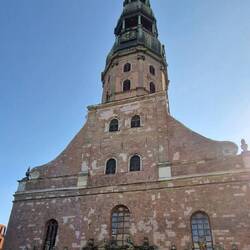 Die Kirche wurde 1209 erstmals erwähnt.