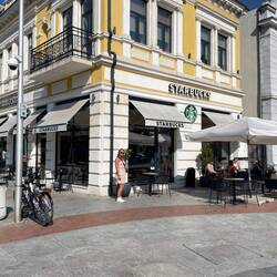 Juhuiii STARBUCKS , der Tag ist gerettet