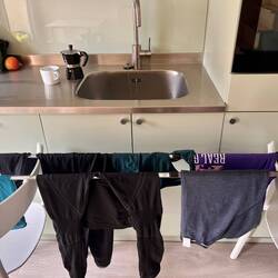 Wozu man Wanderstöcke alles nutzen kann 😂