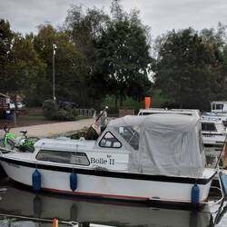 Die BOLLE II liegt neben uns