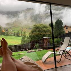 Als hätte ich geahnt, dass wir bis auf die Knochen nass werden, hat unser Hotel heute eine Sauna