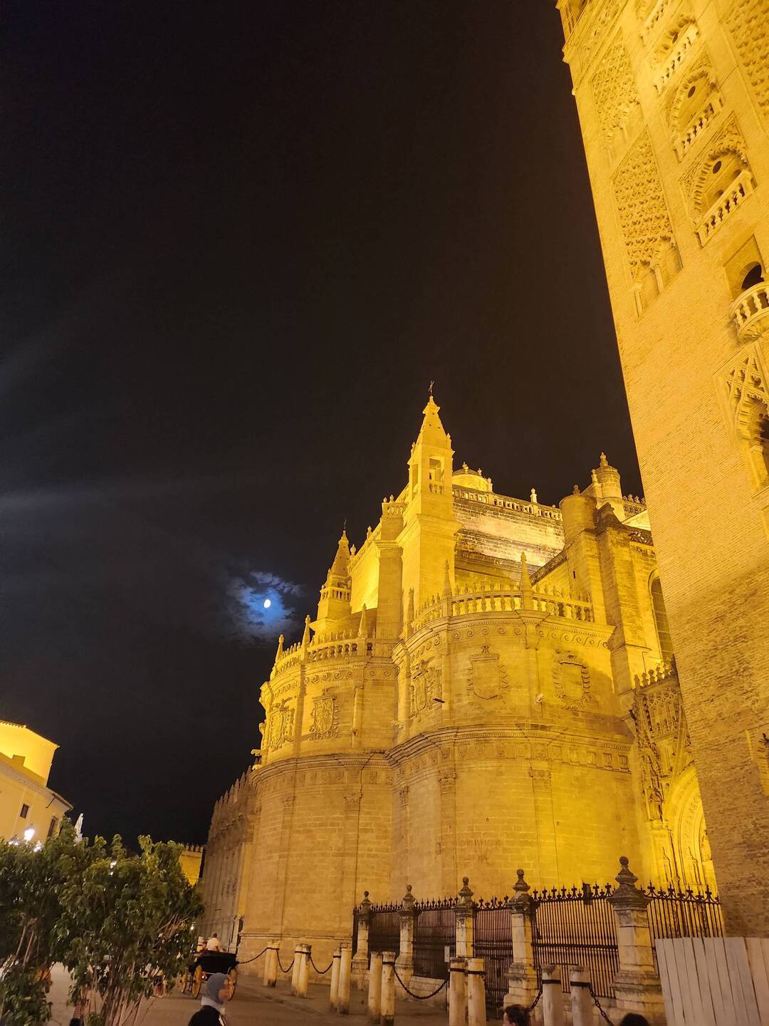 Night shots of Catedral de Sevilla