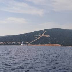 Blick auf Lošinj - die alte Strasse an den untersten Zipfel 🫣