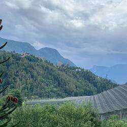 Blick von unserem Zimmer auf Schenna