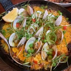 Clam paella