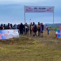 Und los gehts... (man beachte Fan Maria mit Schweizer Fahne, aka Serviette, ganz am Ende)