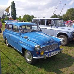 Skoda 1202 und Aro 244
