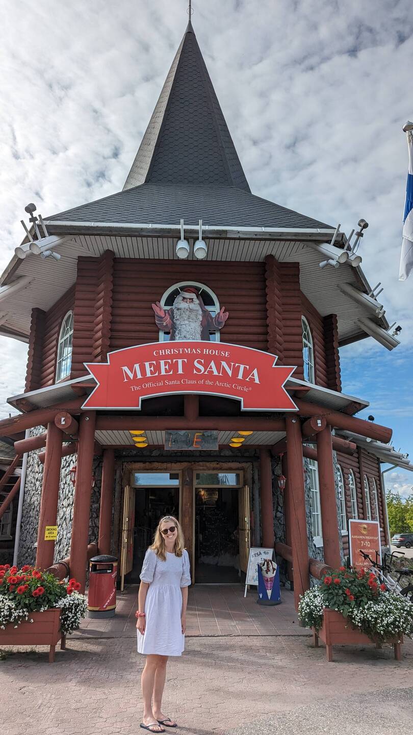 Outside to Santa's village. Emz showing her appreciation☺️