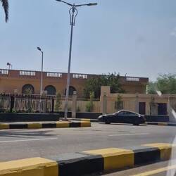 Esel und Pferde, als auch Tuk Tuks sind hier Standardfortbewegungsmittel