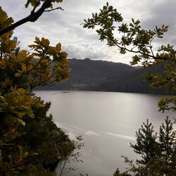 Blick auf den See bei der Wanderung