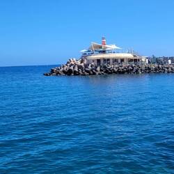 Schönes Restaurant am Ende des Hafens