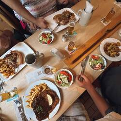 Schnitzel mit Pommes